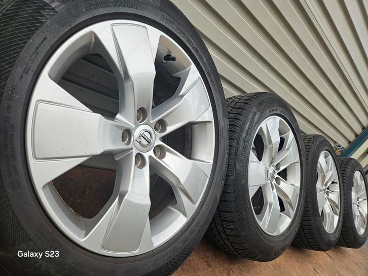 18 inch origineel Volvo XC40 EXC40 velen winterbanden., Auto-onderdelen, Banden en Velgen, Band(en), Winterbanden, 18 inch, 235 mm