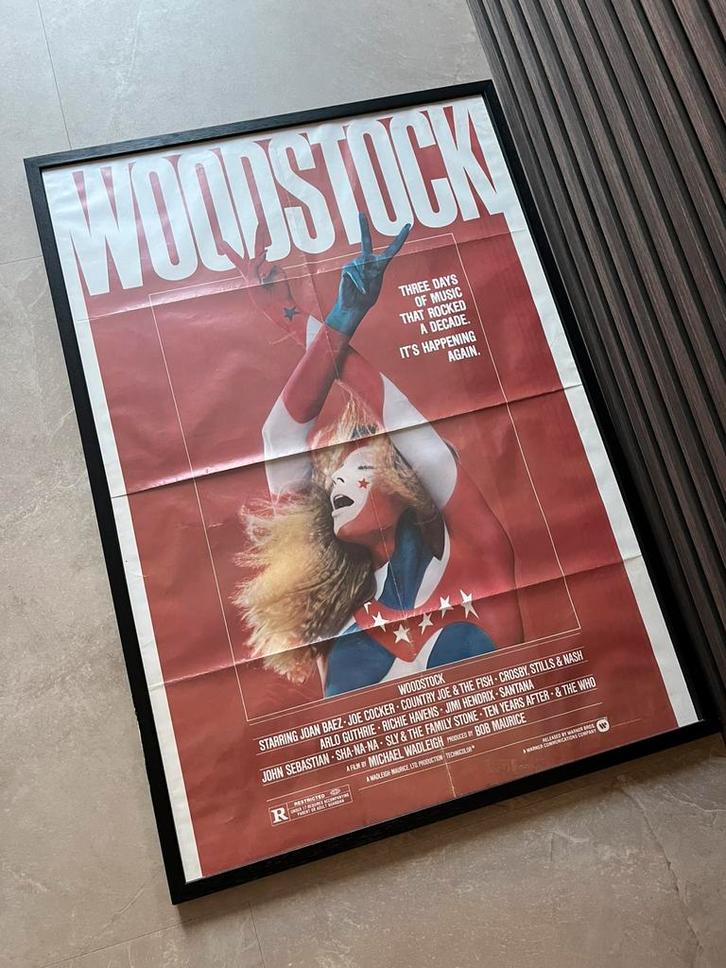 Originele bioscoop poster Woodstock 1970 / herdruk 1979, Verzamelen, Posters, Zo goed als nieuw, Film en Tv, A1 t/m A3, Met lijst