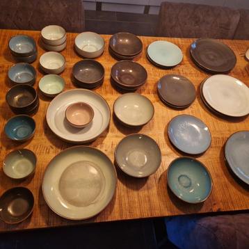 Groot servies Elin Action beschikbaar voor biedingen