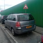 Opel Zafira 1.6 2005 rijd en schakelt goed gebruikersporen, Auto's, Opel, Voorwielaandrijving, 74 €/maand, 4 cilinders, 7 stoelen