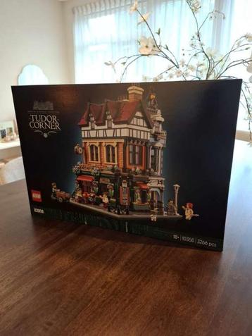 LEGO Icon Tudor Corner (nieuw in verpakking) beschikbaar voor biedingen