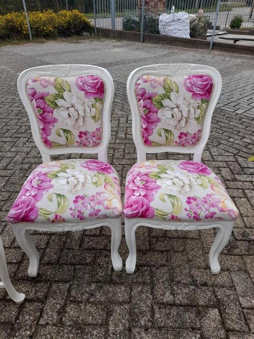 2 x brocante stoeltjes opnieuw gestoffeerd 100.00 p.s, Huis en Inrichting, Stoelen, Zo goed als nieuw, Eén, Ophalen