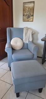 Prachtige fauteuil met hocker ijsblauw, Huis en Inrichting, Fauteuils, Ophalen, Zo goed als nieuw, 75 tot 100 cm, 50 tot 75 cm