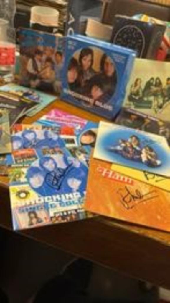 Shocking Blue 13 cd box signed by Robbie on all cds and book, Verzamelen, Muziek, Artiesten en Beroemdheden, Zo goed als nieuw