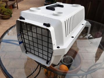 Dierentransportbox oftewel konijnen reismand. beschikbaar voor biedingen