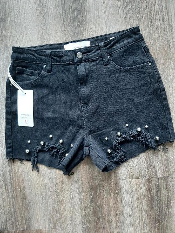 Super mooie nieuwe Dames zwarte Kortebroek (maat M) € 10,00, Kleding | Dames, Broeken en Pantalons, Nieuw, Maat 38/40 (M), Zwart