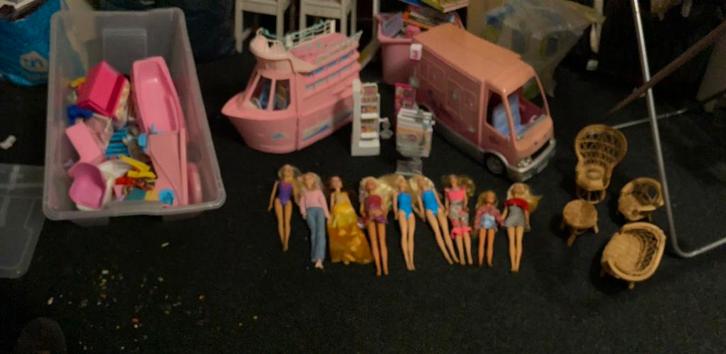 Barbie boot/camper/winkeltje / auto, Kinderen en Baby's, Speelgoed | Poppen, Gebruikt, Barbie, Ophalen of Verzenden