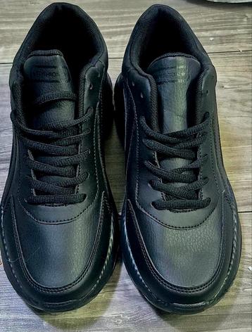 Nieuwe Zwarte Schoenen beschikbaar voor biedingen