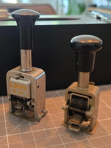 Vintage handnummerstempels beschikbaar voor biedingen