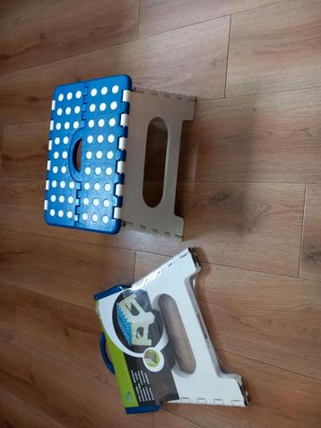 Opstapje uitklapbaar 2 x  beschikbaar voor biedingen