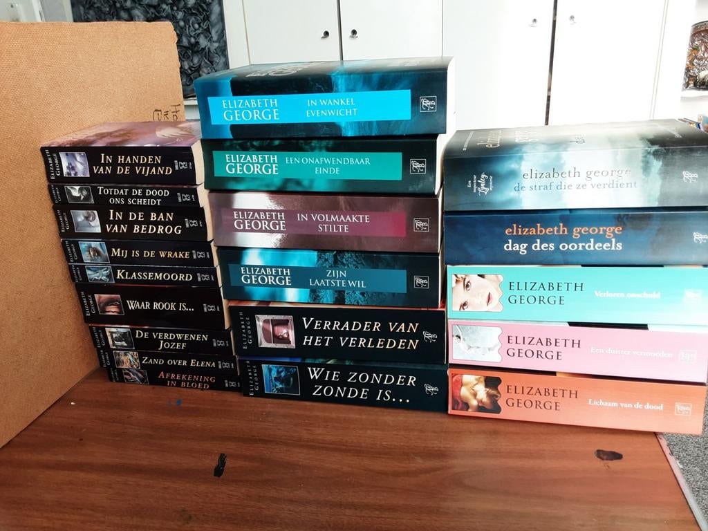 Elizabeth george trillers 20stuks complete serie, Boeken, Thrillers, Ophalen of Verzenden