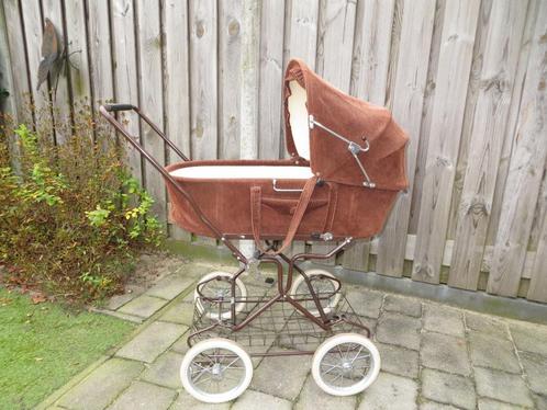 Prachtige klassieke kinderwagen van bruine rib stof., Kinderen en Baby's, Kinderwagens en Combinaties, Overige merken, Ophalen