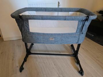 Mooie co-sleeper van Leuk by TWF, kleur jeans light blue beschikbaar voor biedingen