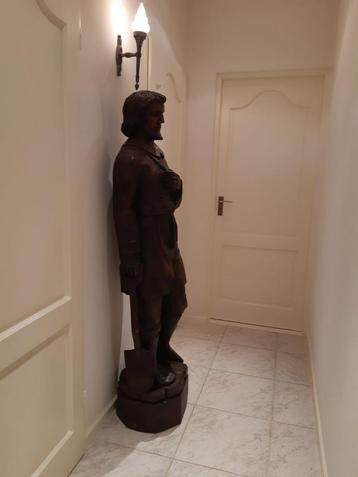 antiek houten beeld beschikbaar voor biedingen