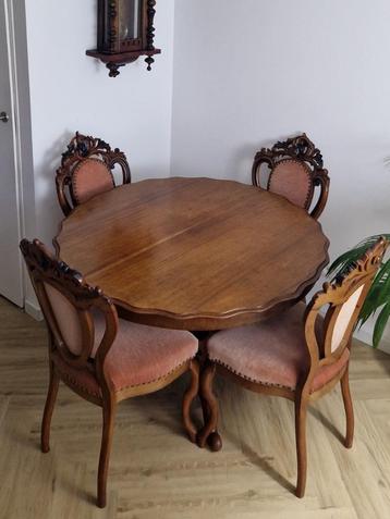 Antieke eetkamertafel  beschikbaar voor biedingen