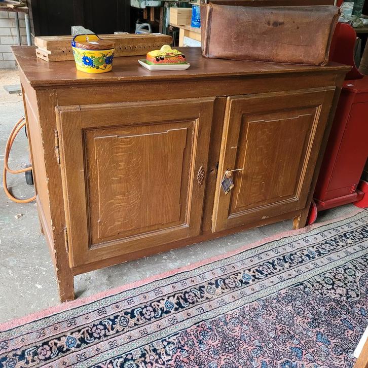 Brocante oude brede commode dressoir keukenkast, Antiek en Kunst, Curiosa en Brocante, Ophalen