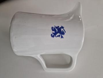 Melkkannetje Petrus Regout/De Sphinx Maastricht beschikbaar voor biedingen