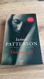 James Patterson - Tweestrijd, James Patterson, Ophalen of Verzenden, Zo goed als nieuw, Nederland