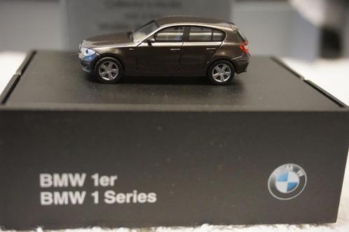 BMW 1 Serie (E87) havana-met.80 41 0 308 610 herpa 1:87, Hobby en Vrije tijd, Modelauto's | 1:87, Nieuw, Auto, Herpa, Verzenden