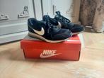 Nike MD Runner 2 Gympen - Maat 38 (valt als 37), Zwart, Nike, Ophalen of Verzenden, Sneakers of Gympen