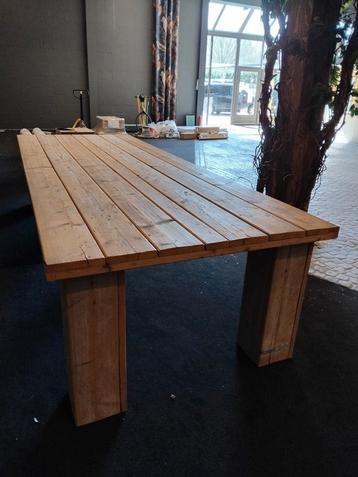 Te koop grote steigerhouten tafel beschikbaar voor biedingen