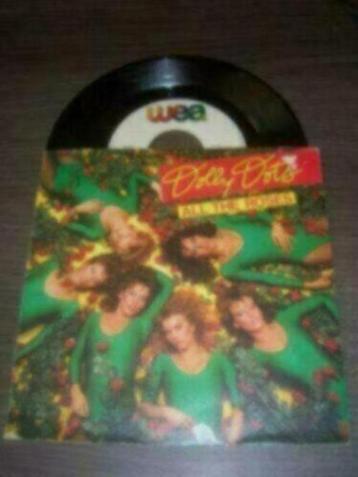 Dolly Dots met All The Roses 7 inch uit 1982 in goede staat beschikbaar voor biedingen