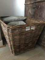 Grote rotan mand landelijk sober, Ophalen