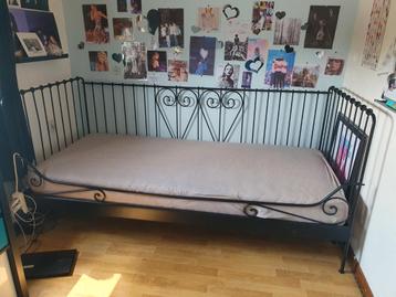 metalen bed, inclusief matras beschikbaar voor biedingen