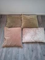 4 kussens, Huis en Inrichting, Woonaccessoires | Kussens, Ophalen of Verzenden, Zo goed als nieuw, Beige, Vierkant