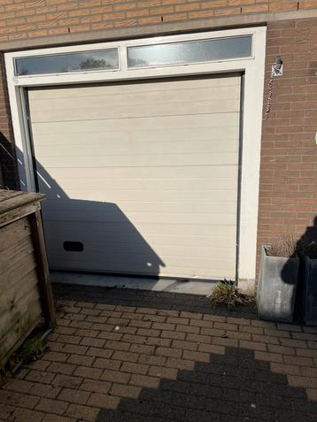 Geïsoleerde Garagedeur - 2.3x2.15m beschikbaar voor biedingen