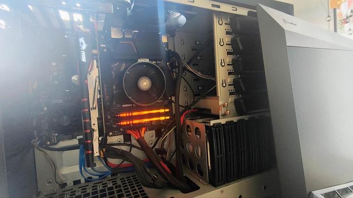 PC met schone Windows 10., Computers en Software, Desktop Pc's, Gebruikt, 3 tot 4 Ghz, SSD, Met monitor, Gaming, Ophalen