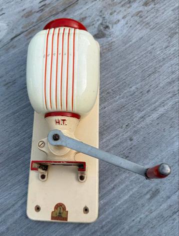 Vintage H.T. Koffiemolen - Werkt Prima! beschikbaar voor biedingen