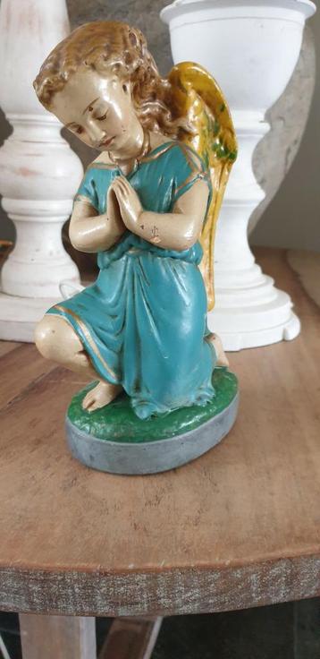 Engel, gips, putty beschikbaar voor biedingen