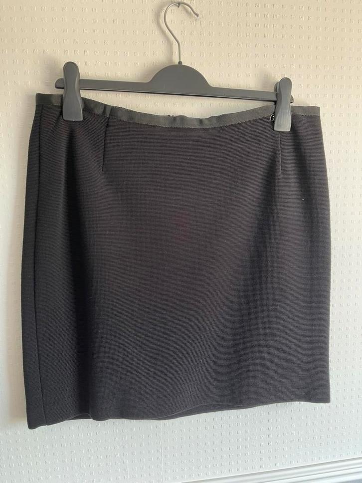 Zaffiri, rokje, maat 42, zwart, Kleding | Dames, Rokken, Zo goed als nieuw, Maat 42/44 (L), Zwart, Knielengte, Ophalen of Verzenden