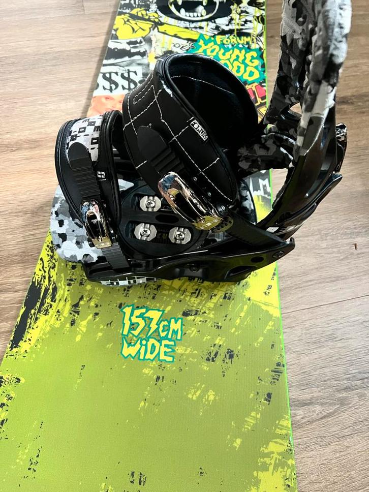 Forum Youngblood 157W Snowboard + Forum Bindingen, Sport en Fitness, Snowboarden, Gebruikt, Board, Ophalen of Verzenden