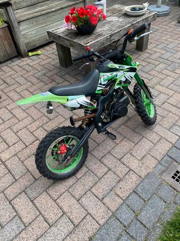 Mooie pitbike 50cc beschikbaar voor biedingen