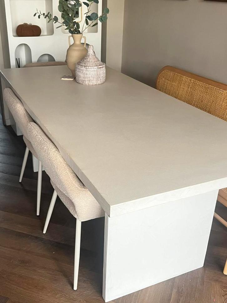 Beige beton cire eettafel, Huis en Inrichting, Tafels | Eettafels, Zo goed als nieuw, 50 tot 100 cm, 200 cm of meer, Vijf personen of meer