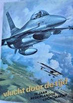 BOEK VLUCHT D DE TIJD 75 JAAR NED LUCHTMACHT EN ONZE LUCHTM3, Verzenden, Zo goed als nieuw, 1945 tot heden, Luchtmacht