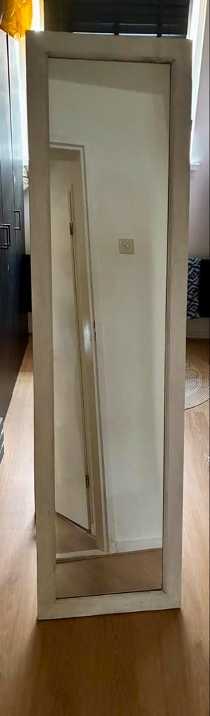 Mooie, houten, staande spiegel (1.70x45) beschikbaar voor biedingen