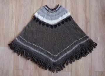 Farmers Market Iceland - Wollen poncho beschikbaar voor biedingen