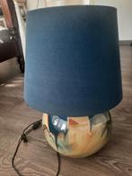 Mooie tafellamp met blauwe kap. Keramische voet € 35,00, Ophalen, Gebruikt, Modern