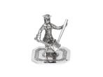 Zilveren miniatuur man met trommel uit 1743, Ophalen of Verzenden, Zilver