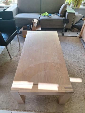 Robuuste salontafel eiken beschikbaar voor biedingen