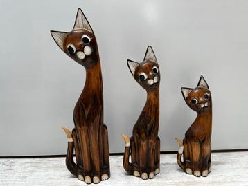 Houten Katten Beelden - Handgesneden Decoratie beschikbaar voor biedingen