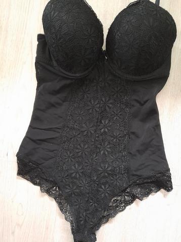 Body sting kant zwart push-up mt 40 beschikbaar voor biedingen