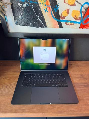 Macbook Air 15” 2023 | M2 | 16 GB RAM | 1024 GB SSD beschikbaar voor biedingen