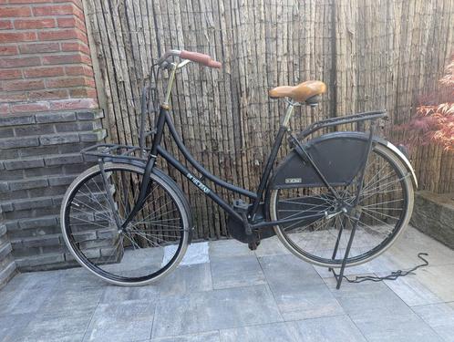 Zwarte omafiets te koop!, Fietsen en Brommers, Fietsen | Dames | Omafietsen, Gebruikt, 56 cm of meer, Handrem, Ophalen