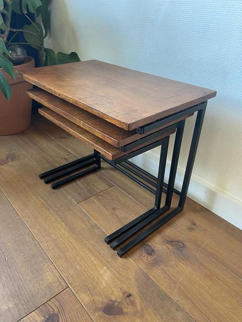 Vintage Retro Mimiset / Nesting Tafels van Teak, Huis en Inrichting, Tafels | Sidetables, Gebruikt, 25 tot 50 cm, 50 tot 100 cm