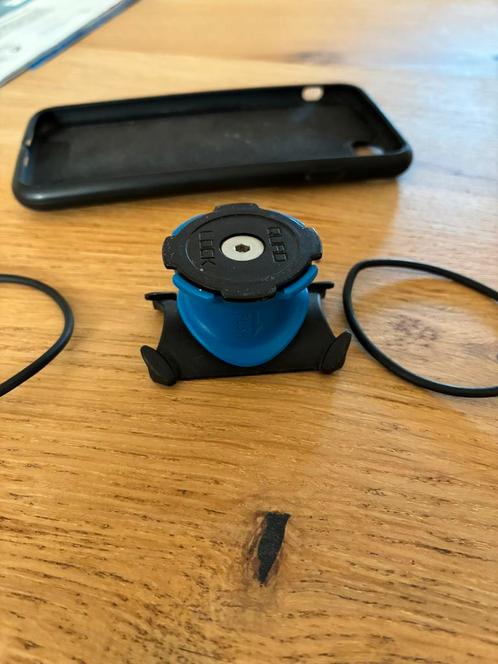 Telefoonhouder QUAD LOCK IPhone 12 en vergelijkbaar, Fietsen en Brommers, Fietsaccessoires | Fietscomputers, Zo goed als nieuw