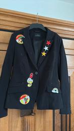 Zwart jasje XS voor Carnaval met Oeteldonk emblemen, Ophalen of Verzenden, Zo goed als nieuw, Maat 34 (XS) of kleiner, Carnaval